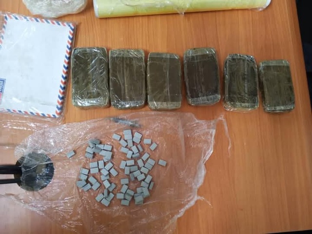 La Gendarmerie de Keur Massar démantèle un réseau spécialisé dans la contrefaçon de billets de banque et arrête un individu pour détention et trafic de drogue dure La Gendarmerie de Keur Massar démantèle un réseau spécialisé dans la contrefaçon de billets de banque et arrête un individu pour détention et trafic de drogue dure