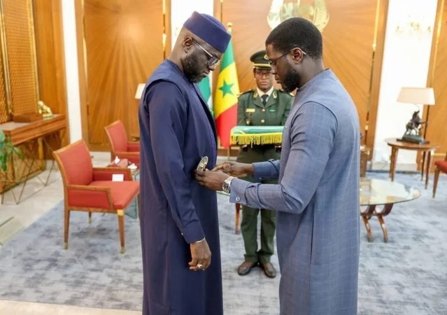 Bassirou Diomaye Faye décore plusieurs présidents d’institutions dont El Malick Ndiaye Bassirou Diomaye Faye décore plusieurs présidents d’institutions dont El Malick Ndiaye