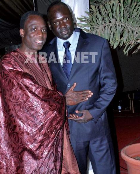 Arrêt sur image ! Thione pleure le milliardaire Feu Kader Mbacké Et se console sur Aramine Arrêt sur image ! Thione pleure le milliardaire Feu Kader Mbacké Et se console sur Aramine