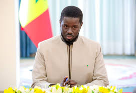 Le Pr Diomaye Faye rend hommage au défunt aide de camp de son premier ministre Le Pr Diomaye Faye rend hommage au défunt aide de camp de son premier ministre
