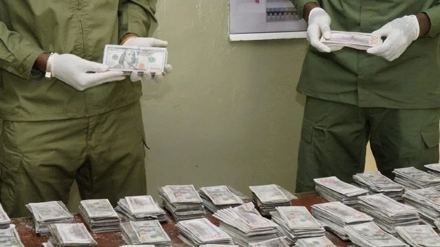 7 milliards 851 millions de francs CFA en billets noirs saisis par les Douanes sénégalaises 7 milliards 851 millions de francs CFA en billets noirs saisis par les Douanes sénégalaises