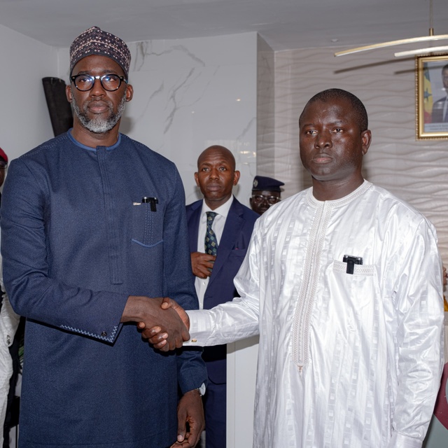 Confirmant les écrits de dakarposte sur les convocations de son prédécesseur, l'actuel DG de la CDC Fadlou Keïta fait d'effarantes révélations concernant "les mensonges et magouilles de Cheikh Issa Sall" Confirmant les écrits de dakarposte sur les convocations de son prédécesseur, l'actuel DG de la CDC Fadlou Keïta fait d'effarantes révélations concernant "les mensonges et magouilles de Cheikh Issa Sall"