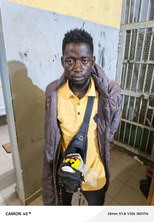 Deux vendeurs de dibi "Haoussa", sur le point de dépecer des chats, arrêtés à la Médina Deux vendeurs de dibi "Haoussa", sur le point de dépecer des chats, arrêtés à la Médina