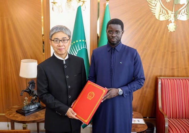 Le Chef de l'Etat a reçu les lettres de créance de quatre ambassadeurs nouvellement accrédités à Dakar Le Chef de l'Etat a reçu les lettres de créance de quatre ambassadeurs nouvellement accrédités à Dakar