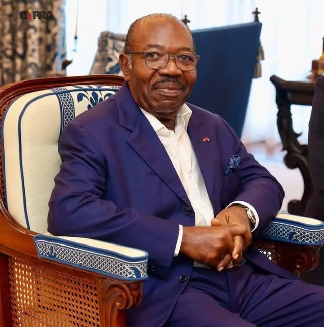 Gabon : Ali Bongo et sa famille libérés et exilés à Luanda après 19 mois de captivité Gabon : Ali Bongo et sa famille libérés et exilés à Luanda après 19 mois de captivité