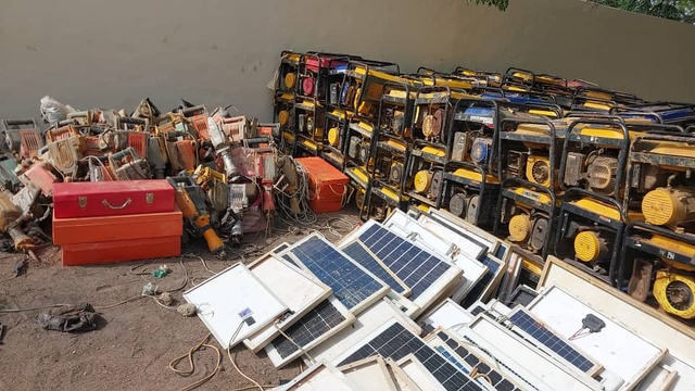 OPÉRATION COUP DE POING À SARAYA | UN VASTE SITE D’ORPAILLAGE CLANDESTIN DÉMANTELÉ PAR LA GENDARMERIE OPÉRATION COUP DE POING À SARAYA | UN VASTE SITE D’ORPAILLAGE CLANDESTIN DÉMANTELÉ PAR LA GENDARMERIE