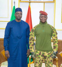 Sénégal: des critiques se font entendre sur le déplacement d'Ousmane Sonko au Burkina Faso Sénégal: des critiques se font entendre sur le déplacement d'Ousmane Sonko au Burkina Faso