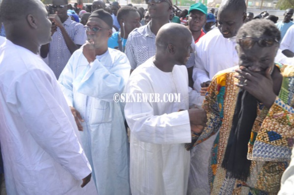 Arrêt sur image! Quelques images de la marche contre la caricature du fondateur du mouridisme par Jeune Afrique Arrêt sur image! Quelques images de la marche contre la caricature du fondateur du mouridisme par Jeune Afrique