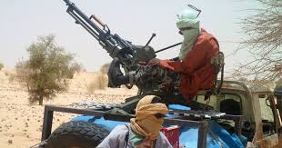 Au Mali, une attaque jihadiste coordonnée à Tombouctou contre un camp de l'armée et l'aéroport Au Mali, une attaque jihadiste coordonnée à Tombouctou contre un camp de l'armée et l'aéroport
