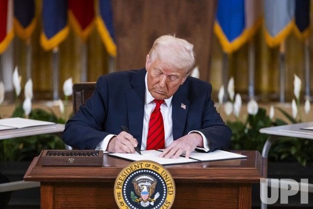 Trump interdit l'entrée aux États-Unis aux ressortissants d'une... douzaine de pays Trump interdit l'entrée aux États-Unis aux ressortissants d'une... douzaine de pays