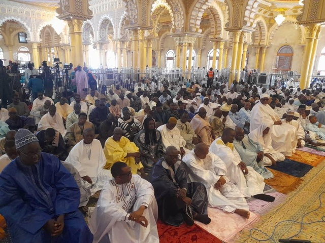 Tabaski 2025 : Youssou Ndour en prière à Massalikoul Jinaan et en hommage à Ibrahima Dieng Tabaski 2025 : Youssou Ndour en prière à Massalikoul Jinaan et en hommage à Ibrahima Dieng