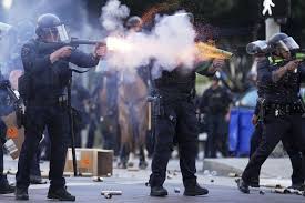 Los Angeles : au moins 27 arrestations lors des manifestations contre les expulsions de migrants Los Angeles : au moins 27 arrestations lors des manifestations contre les expulsions de migrants