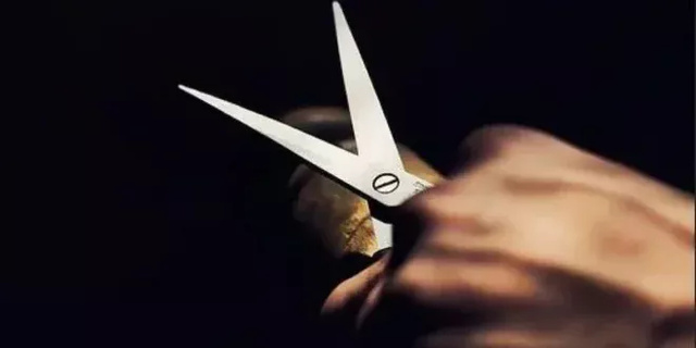 Ziguinchor : Une fille tue sa jumelle, le film du meurtre Ziguinchor : Une fille tue sa jumelle, le film du meurtre