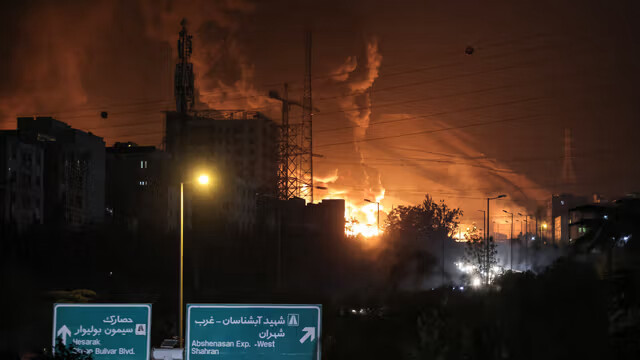 Conflit Iran-Israël : nouvelle attaque de missiles depuis Téhéran, Tsahal touche 2 dépôts pétroliers Conflit Iran-Israël : nouvelle attaque de missiles depuis Téhéran, Tsahal touche 2 dépôts pétroliers