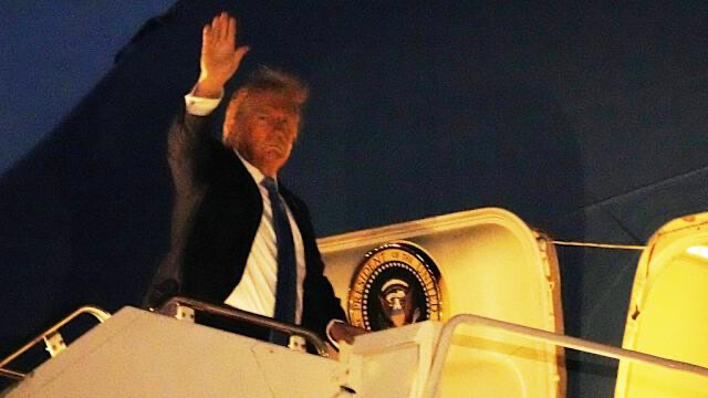 Trump quitte prématurément le sommet du G7 et tacle Emmanuel Macron Trump quitte prématurément le sommet du G7 et tacle Emmanuel Macron