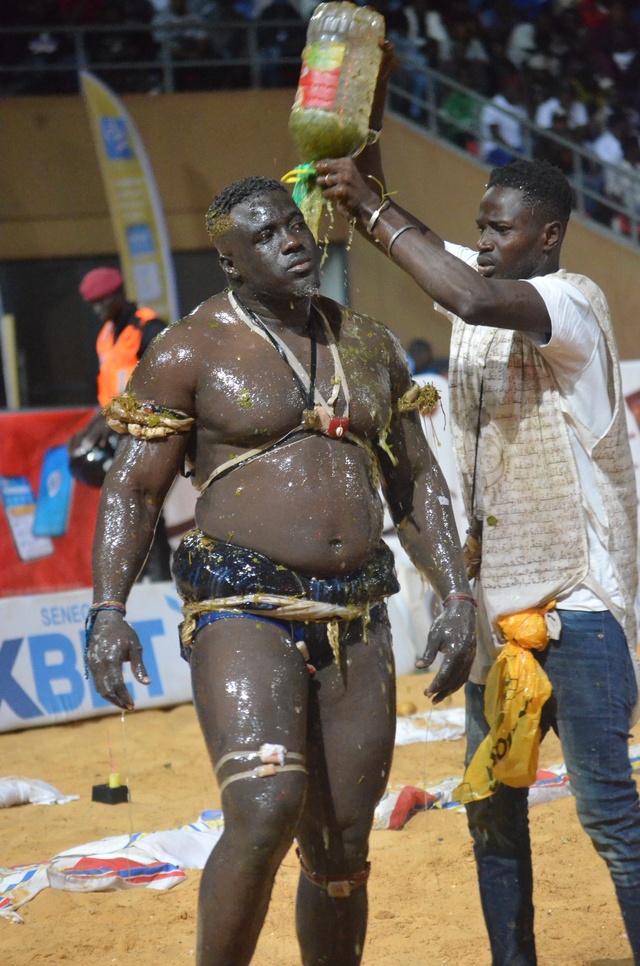 SA THIÈS TERRASSE ENCORE ZARCO ET SE RAPPROCHE DU TRÔNE SA THIÈS TERRASSE ENCORE ZARCO ET SE RAPPROCHE DU TRÔNE
