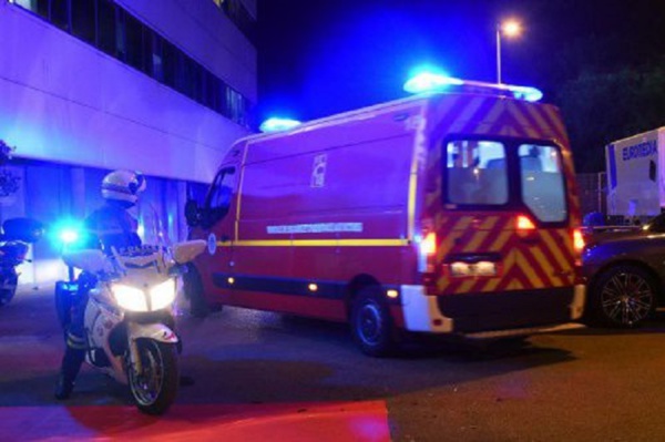DAKAR- Un car "Ndiaga Ndiaga" se renverse sur l'autoroute : 1 mort annoncé et plusieurs blessés graves DAKAR- Un car "Ndiaga Ndiaga" se renverse sur l'autoroute : 1 mort annoncé et plusieurs blessés graves