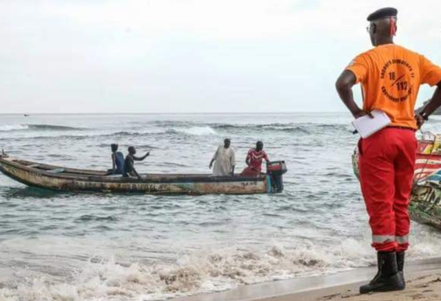 CHAVIREMENT D’UNE PIROGUE À MBOUR : UN PÊCHEUR PORTÉ DISPARU, DEUX ENFANTS PARMI LES RESCAPÉS