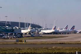France : grève des contrôleurs aériens, vols annulés à Paris et dans le sud
