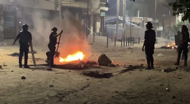 Cambérène en feu : après les funérailles de Thierno et Lamine, la colère explose à nouveau Cambérène en feu : après les funérailles de Thierno et Lamine, la colère explose à nouveau