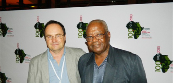 SIDA : le vaccin enfin trouvé. Le professeur gabonnais Mavoungou présente le vaccin contre le SIDA SIDA : le vaccin enfin trouvé. Le professeur gabonnais Mavoungou présente le vaccin contre le SIDA