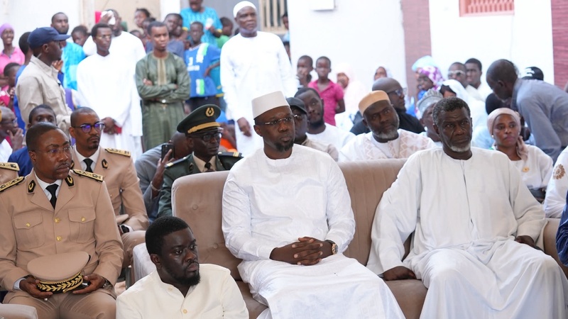 Le Premier ministre Ousmane SONKO présente ses condoléances à la famille du défunt  Lamine DIENG à Cambéréne. 