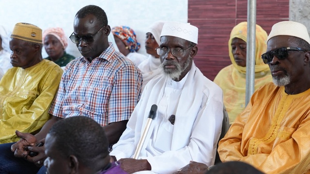 Le Premier ministre Ousmane SONKO présente ses condoléances à la famille du défunt  Lamine DIENG à Cambéréne. 