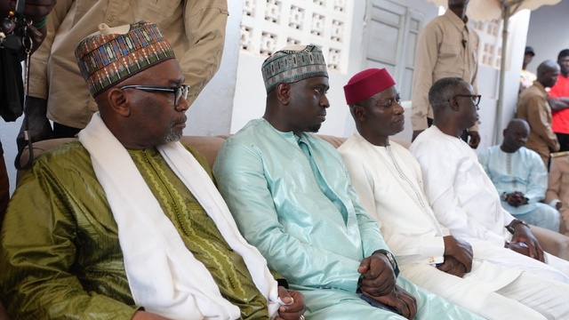 Le Premier ministre Ousmane SONKO présente ses condoléances à la famille du défunt Lamine DIENG à Cambéréne. Le Premier ministre Ousmane SONKO présente ses condoléances à la famille du défunt Lamine DIENG à Cambéréne.