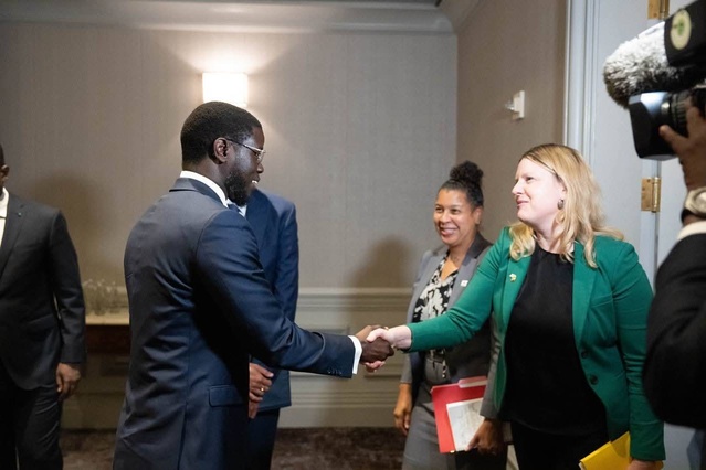 Le Pr Diomaye reçoit des cadres sénégalais du FMI, les dirigeants du Millennium Challenge Corporation (MCC),... Le Pr Diomaye reçoit des cadres sénégalais du FMI, les dirigeants du Millennium Challenge Corporation (MCC),...