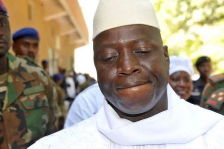Encore une bravade de Yaya Jammeh; il fixe l'entrée dans son petit pays à ...400 000 cfa aux camionneurs Sénégalais Encore une bravade de Yaya Jammeh; il fixe l'entrée dans son petit pays à ...400 000 cfa aux camionneurs Sénégalais