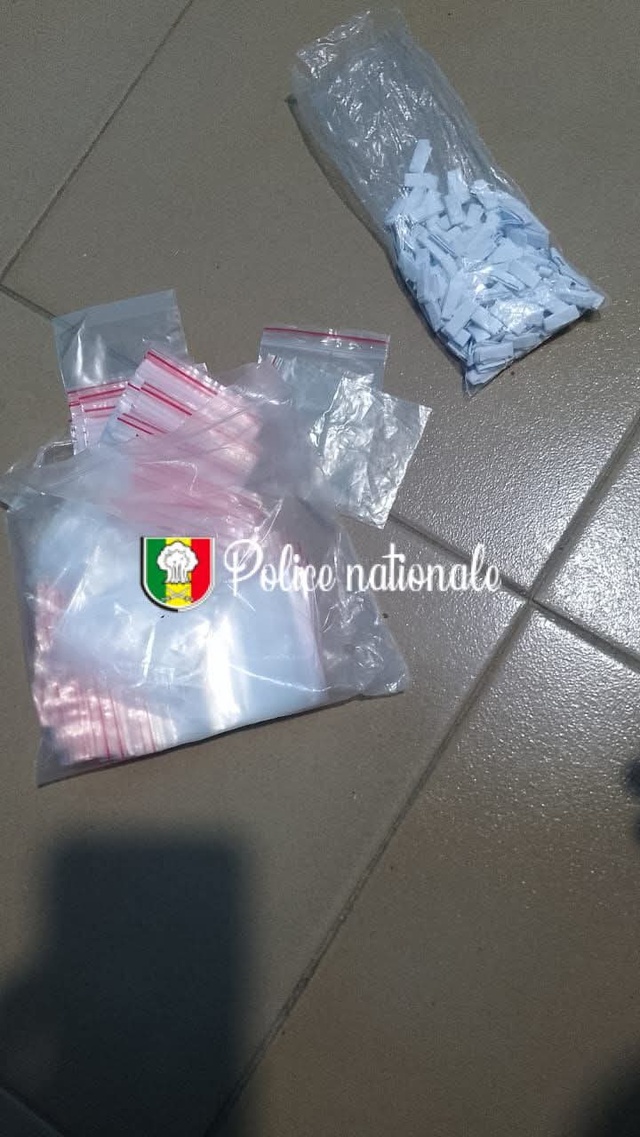  Trafic de drogue à Yeumbeul – Un dealer étranger  tombe avec  174 képas de "Kush"