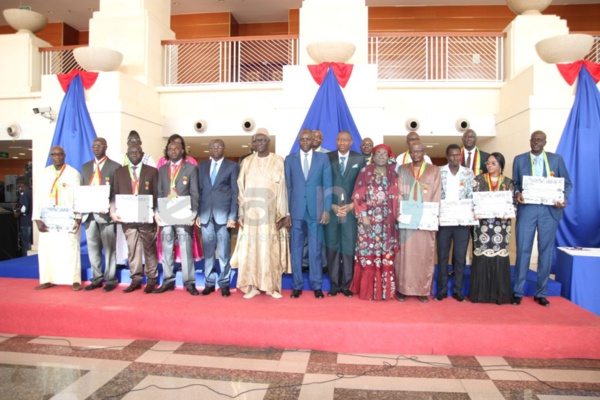 Les images de la cérémonie de remise de médaille de agents du Crédit mutuel du Sénégal