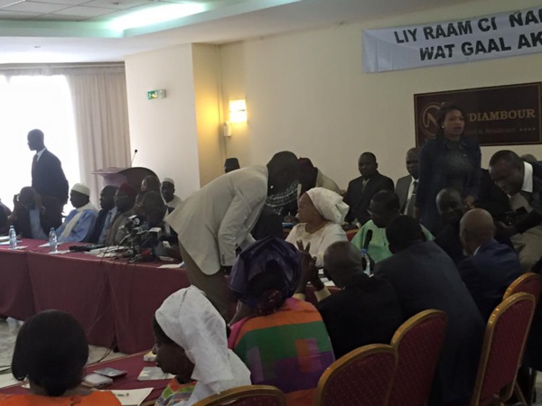 "Liiy raam thii gnaak bi la dieum/ waat gaal ak yeegoo" le slogan de l'opposition "Liiy raam thii gnaak bi la dieum/ waat gaal ak yeegoo" le slogan de l'opposition