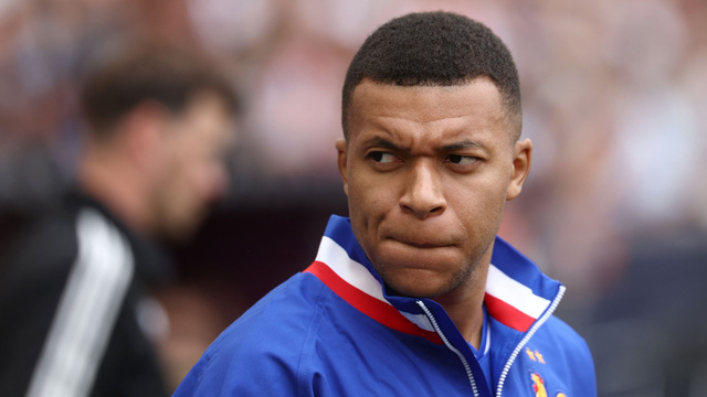 CHÈQUES DE MBAPPÉ À DES POLICIERS : UNE ENQUÊTE OUVERTE À PARIS, LE JOUEUR SE DÉFEND CHÈQUES DE MBAPPÉ À DES POLICIERS : UNE ENQUÊTE OUVERTE À PARIS, LE JOUEUR SE DÉFEND