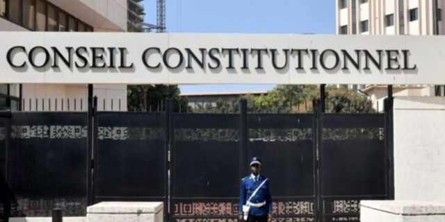 DISSOLUTION DU CONSEIL CONSTITUTIONNEL : Les obstacles juridiques et politiques DISSOLUTION DU CONSEIL CONSTITUTIONNEL : Les obstacles juridiques et politiques