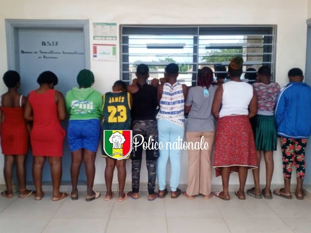 KÉDOUGOU- Arrêtée pour proxénétisme, la dame déclare avoir... acheté chacune des 10 filles au Nigéria pour six cent mille (600 000) FCFA KÉDOUGOU- Arrêtée pour proxénétisme, la dame déclare avoir... acheté chacune des 10 filles au Nigéria pour six cent mille (600 000) FCFA