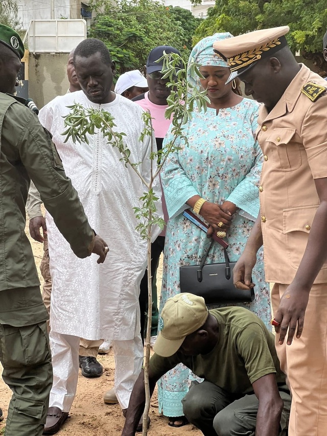 Ordonnant de "faire dégager " l'édile de Kaolack, des Sénégalais réclament le limogeage du préfet Latyr Ndiaye Ordonnant de "faire dégager " l'édile de Kaolack, des Sénégalais réclament le limogeage du préfet Latyr Ndiaye