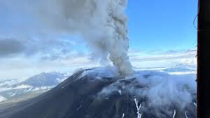 Russie : le volcan Krasheninnikov s'est réveillé au Kamtchatka Russie : le volcan Krasheninnikov s'est réveillé au Kamtchatka