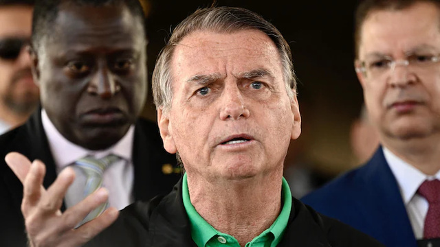 Un juge brésilien assigne à résidence l'ancien président Jair Bolsonaro