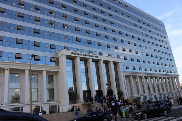 Portes closes, regards froids : spectacle d’un accueil Portes closes, regards froids : spectacle d’un accueil