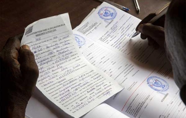 Falsification d'actes de naissance : Deux faussaires arrêtés par la Sûreté urbaine de Dakar Falsification d'actes de naissance : Deux faussaires arrêtés par la Sûreté urbaine de Dakar