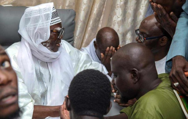 Thierno Alassane Sall à Touba : Une visite sous le signe du recueillement Thierno Alassane Sall à Touba : Une visite sous le signe du recueillement
