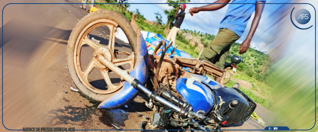 Louga : deux jeunes tués dans une collision entre une moto et un bus à Loro Louga : deux jeunes tués dans une collision entre une moto et un bus à Loro