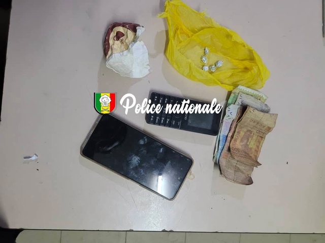 Trafic de crack à Ngor- Deux individus tombent ! Trafic de crack à Ngor- Deux individus tombent !