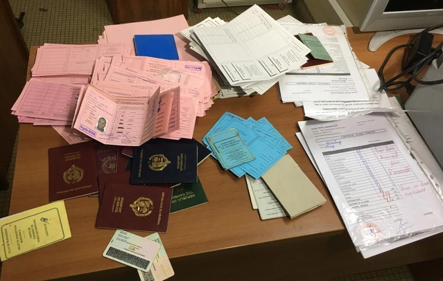 Faux documents de voyage : deux agences de voyage et certains de leurs employés tombent, le fantôme «Docteur Sambou» recherché Faux documents de voyage : deux agences de voyage et certains de leurs employés tombent, le fantôme «Docteur Sambou» recherché