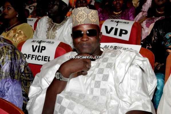 Cheikh Gadiaga distribue 130 billets à la soirée "Sargaal Jiguèn" au Grand Théâtre Cheikh Gadiaga distribue 130 billets à la soirée "Sargaal Jiguèn" au Grand Théâtre