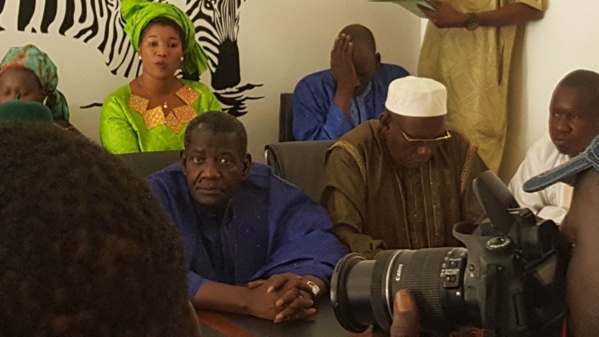 Abdoulaye Dia,maire de Demett mobilise ses parents de l'Ile à Morphil pour un "Oui massif" Abdoulaye Dia,maire de Demett mobilise ses parents de l'Ile à Morphil pour un "Oui massif"