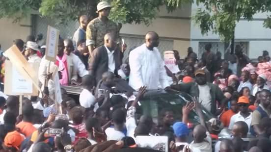 Premières images de l'incroyable caravane du front du NON à Thies. Premières images de l'incroyable caravane du front du NON à Thies.