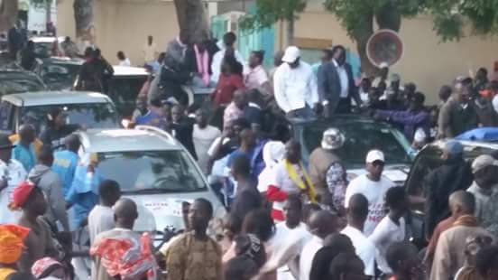 Premières images de l'incroyable caravane du front du NON à Thies. Premières images de l'incroyable caravane du front du NON à Thies.