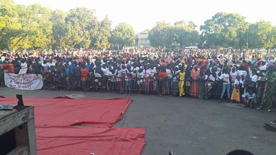 Premières images de l'incroyable caravane du front du NON à Thies. Premières images de l'incroyable caravane du front du NON à Thies.